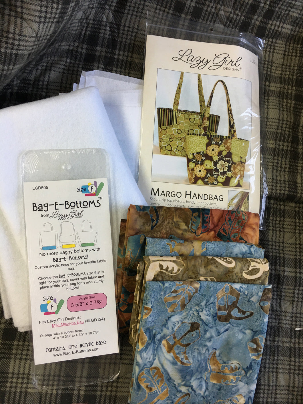 Margo Boot Purse Kit / Lazy Girl pattern  kit includes fabric, stablizer, acrylic base, & pattern.   Needs 18