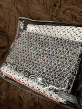 Take 5 Pattern / Kit includes Black & White prints 5 one yard cuts, binding, border, and pattern.